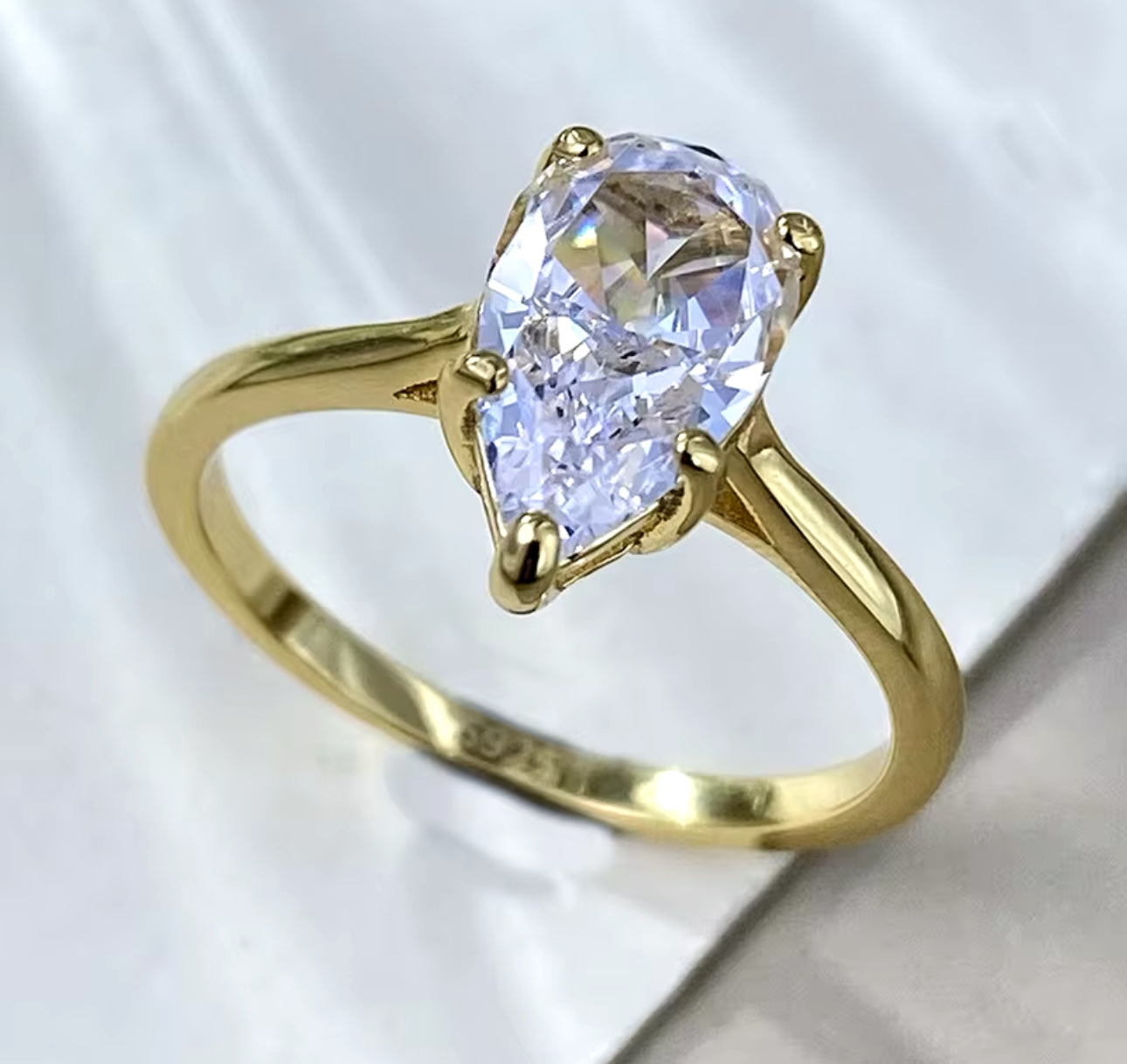 The Ariana Classic Stone Ring