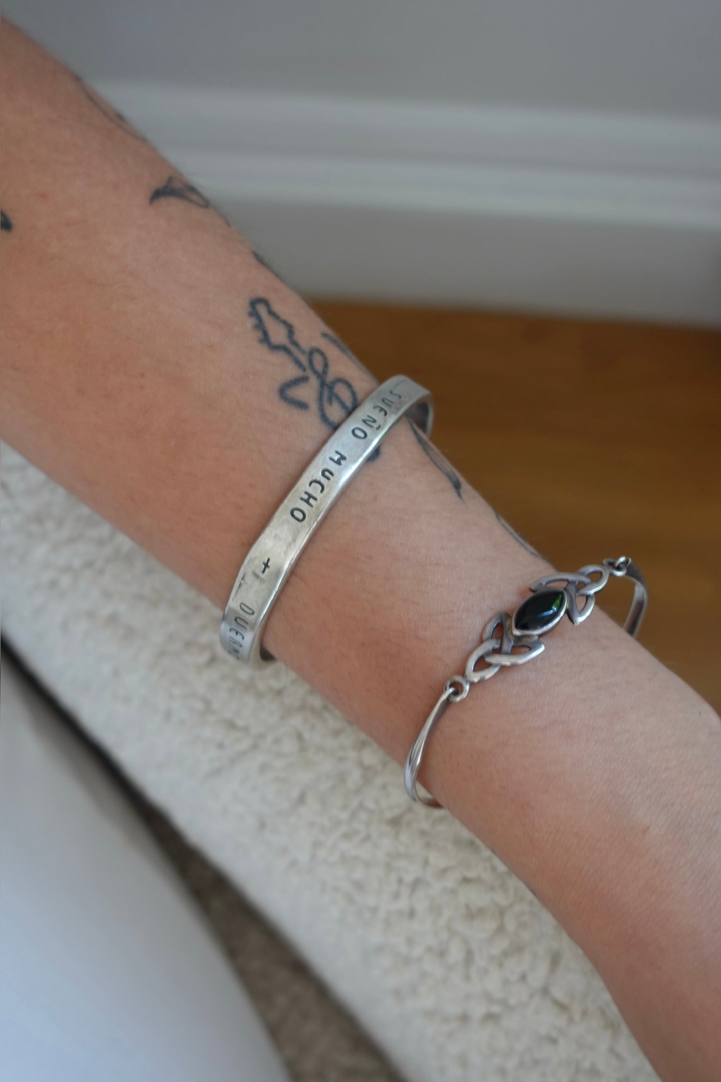 Spanish Dreamer Quote Bangle