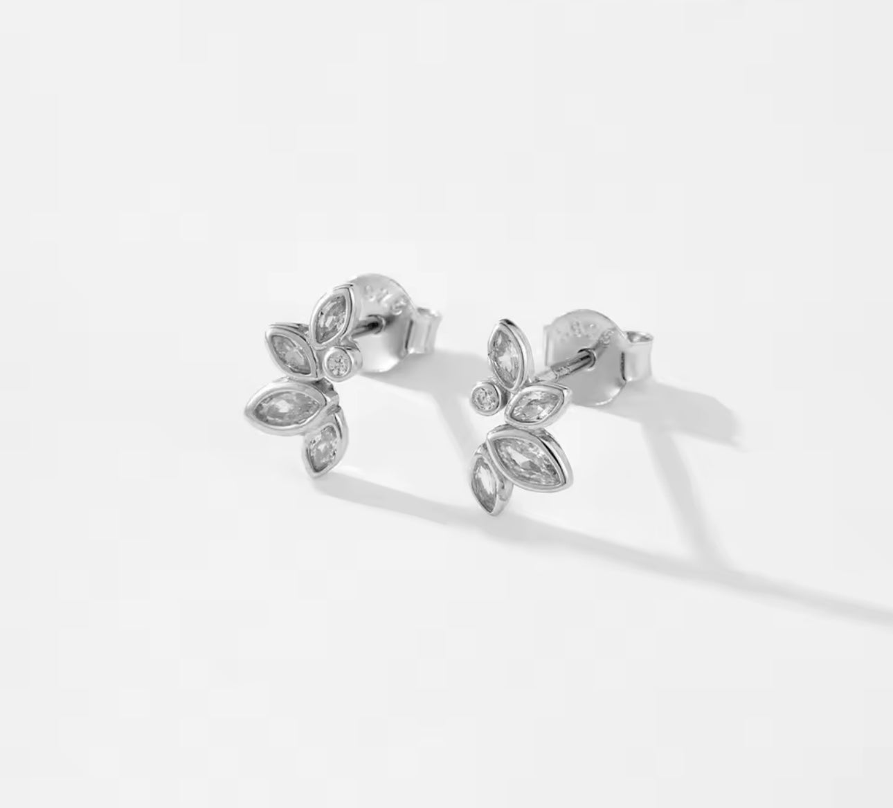 The Petal Studs 925