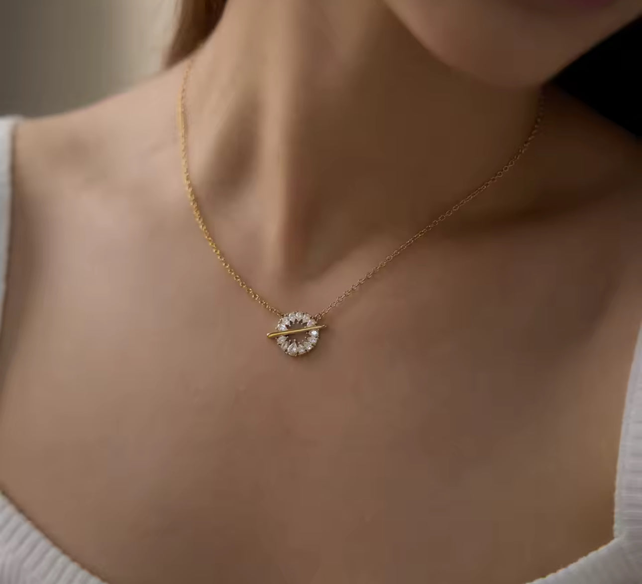 Leonie Vida Pendant Necklace