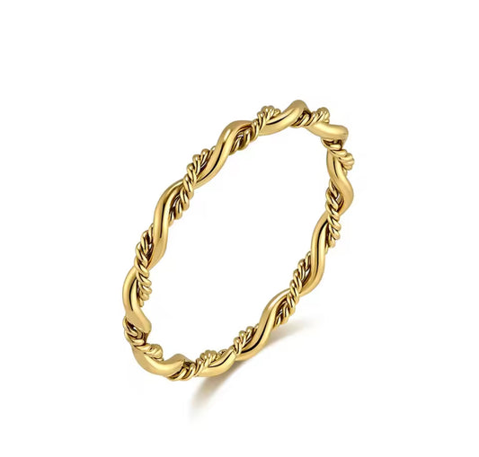 Classic Twist Ring